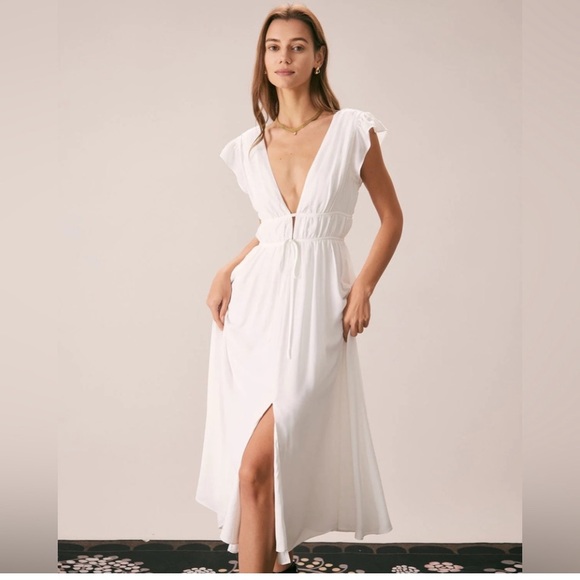 RIHOAS Dresses & Skirts - SUMMER RIHOAS The White Deep V Neck Pleated Midi Dress Sz MEDIUM Beach‎